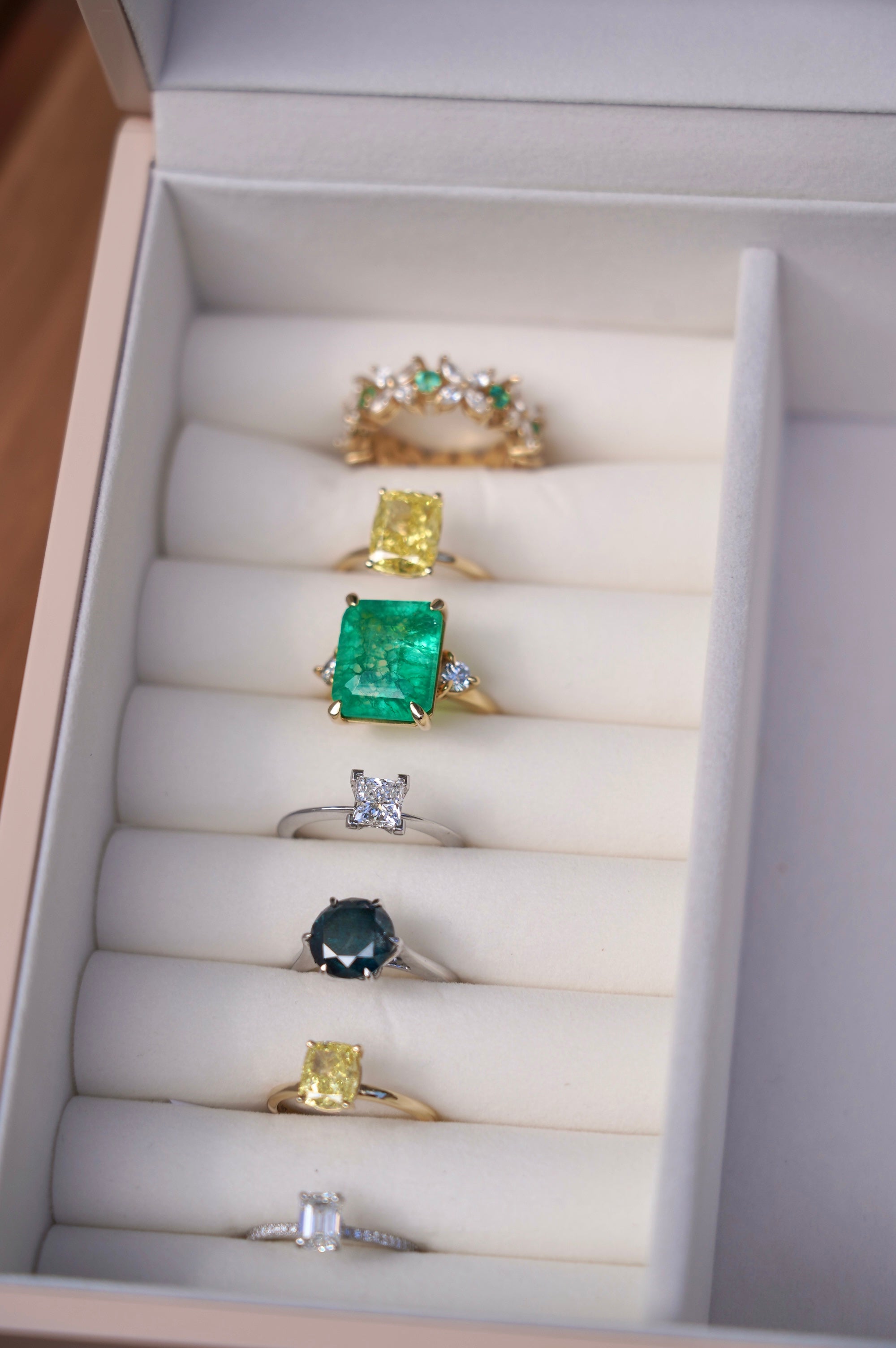 Esmerald and Diamonds band 18k 8'