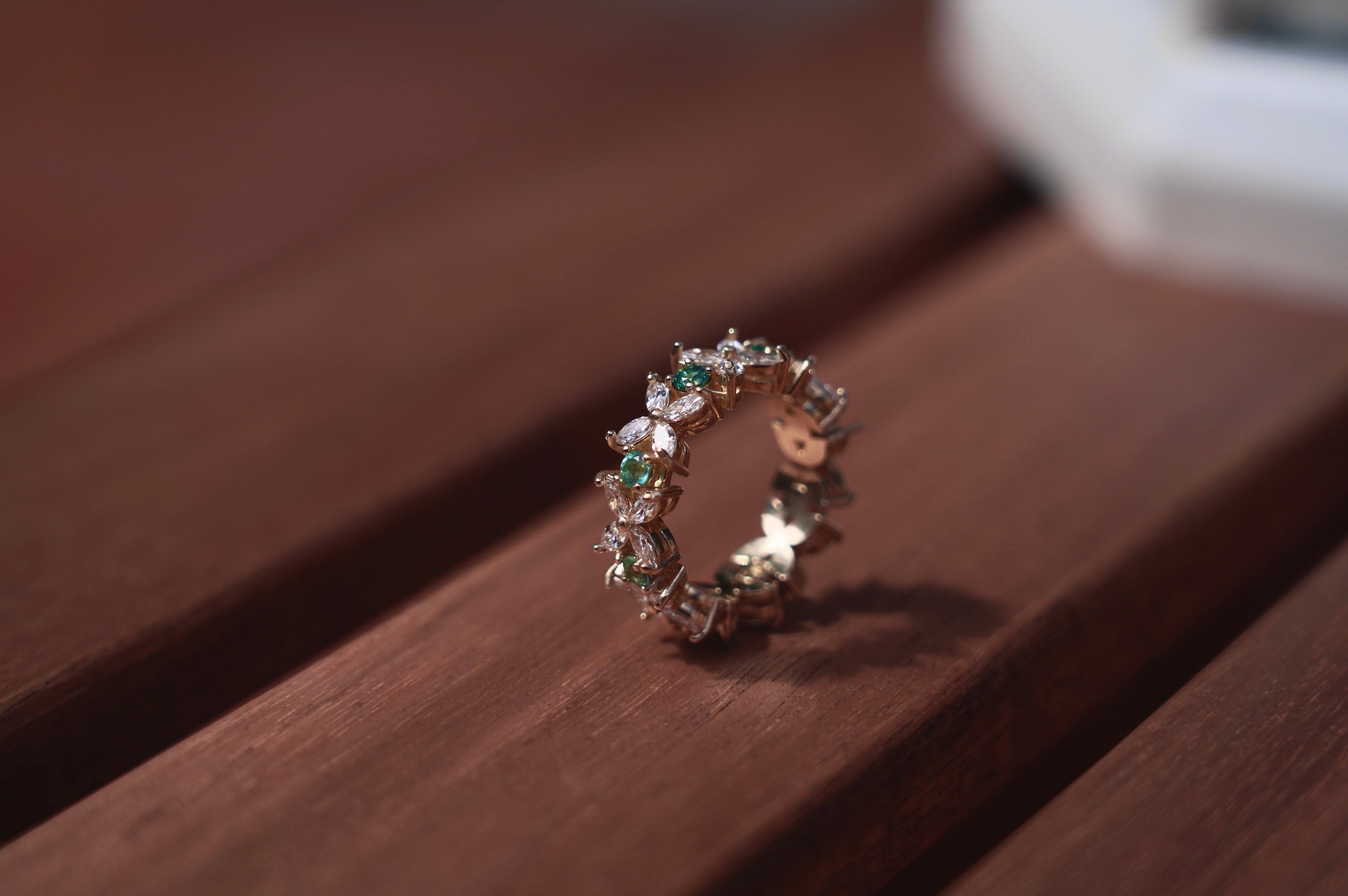 Esmerald and Diamonds band 18k 8'